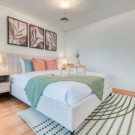 Unbeatable Rate Stylish 1Br With Balcony Near Metro By Deluxe Holiday Homes Dubai Eksteriør billede